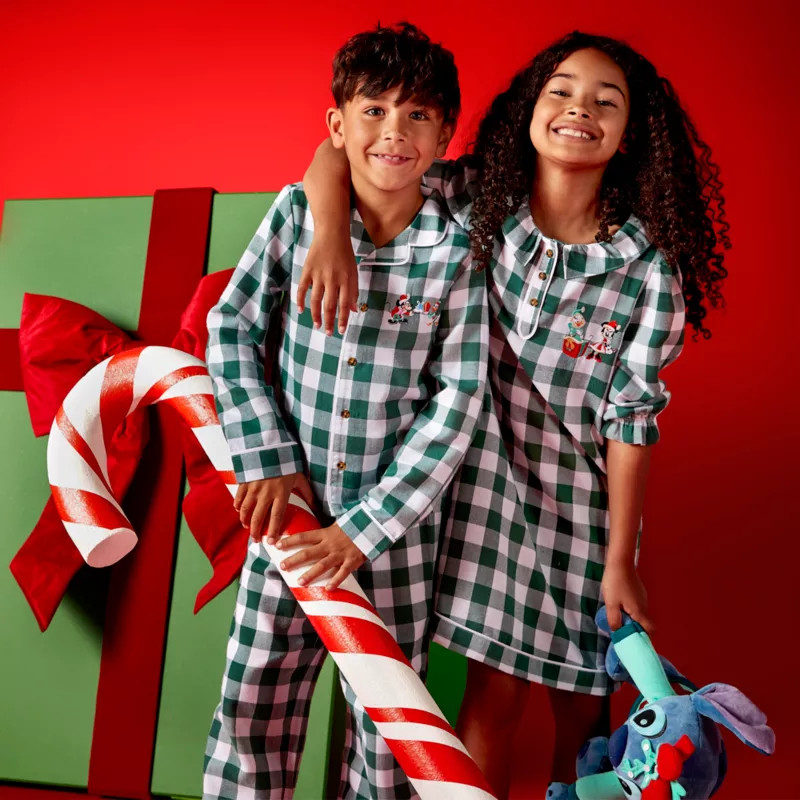 Mickey Mouse And Donald Duck Festive Sleep Set For Kids 4 Mickey Mouse And Donald Duck Festive Sleep Set For Kids - Image 2