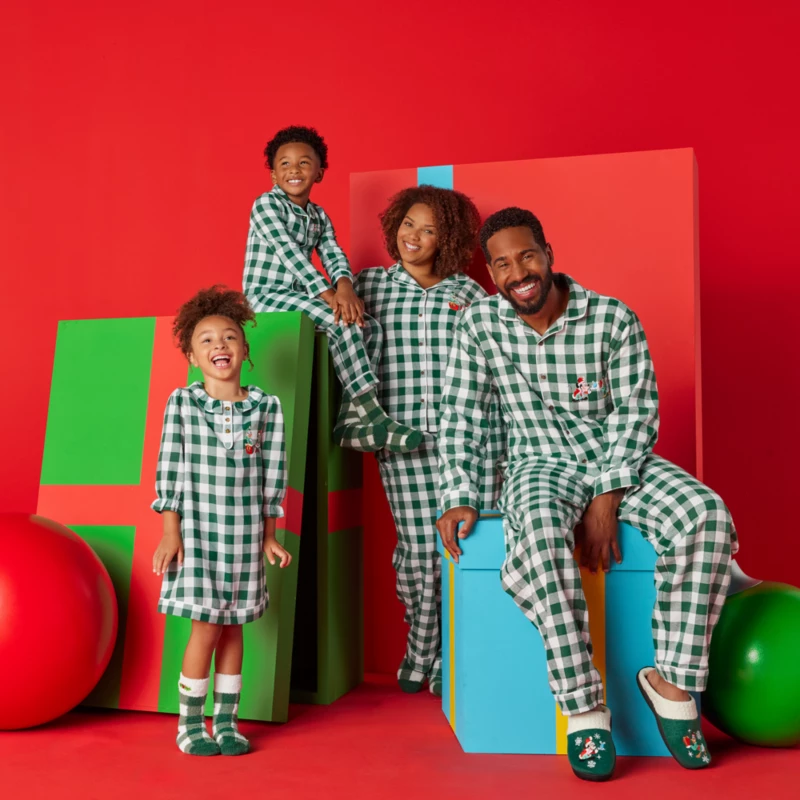 Mickey Mouse And Donald Duck Festive Sleep Set For Kids 5 Mickey Mouse And Donald Duck Festive Sleep Set For Kids - Image 3