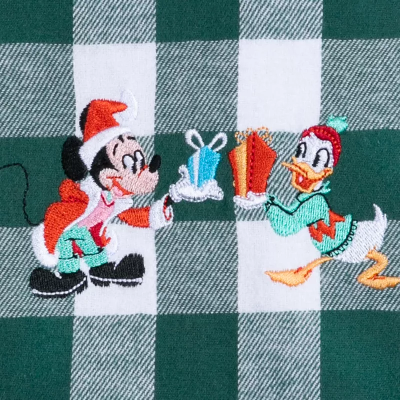 Mickey Mouse And Donald Duck Festive Sleep Set For Kids 6 Mickey Mouse And Donald Duck Festive Sleep Set For Kids - Image 4